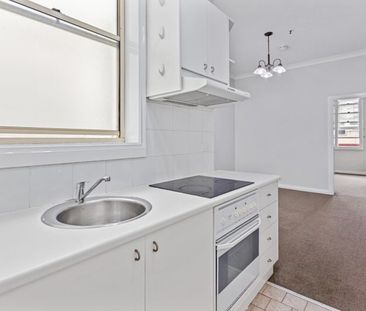 Prime inner-city location with excellent transport links - Photo 4