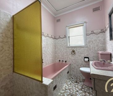 5 BEDROOM FAMILY HOME IN A PRIME LOCATION! - Photo 3