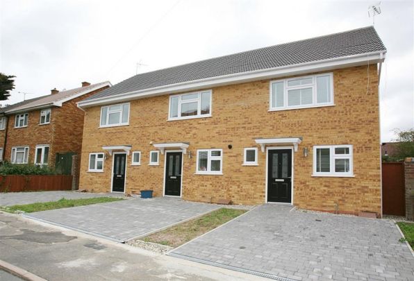 Fairview Drive, Chigwell, Essex IG7 - Photo 1