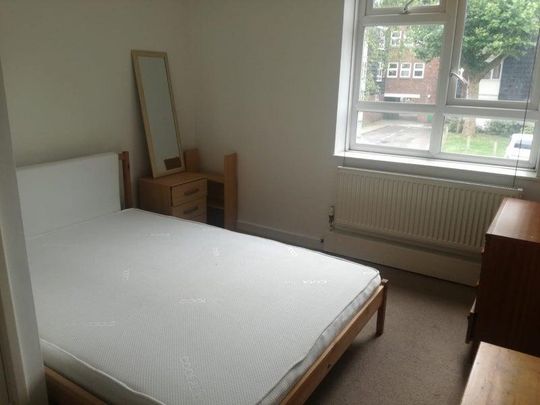 3 bedroom flat share to rent - Photo 1
