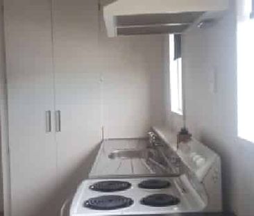 Compact 3 bedroom - Photo 2