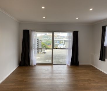 4A Hillview Crescent, Paparangi - Photo 5