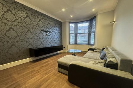 3 bedroom terraced house to rent - Photo 2