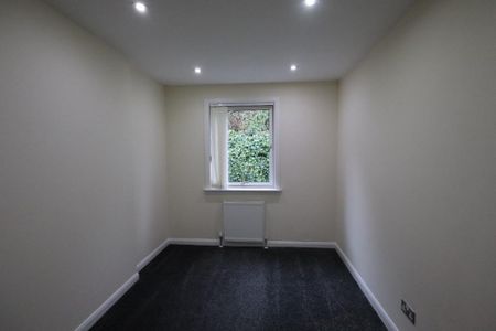 3 bedroom flat to rent - Photo 4