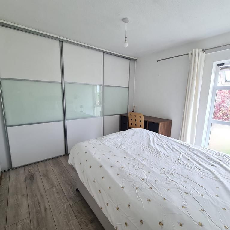 1 bedroom in a house share to rent - Photo 2