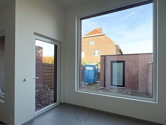 Lichtrijk gelijkvloers nieuwbouwappartement met één slaapkamer en terras - Photo 1