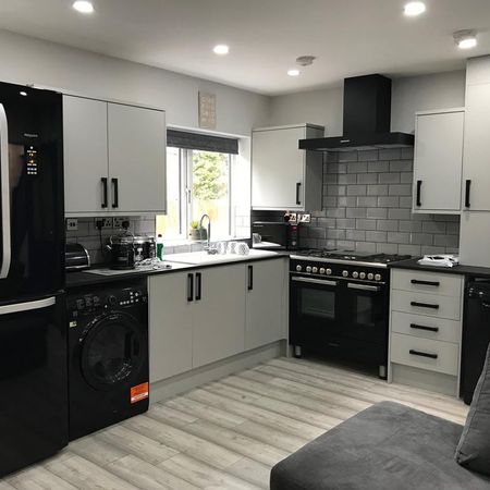 1 bedroom in a house share to rent - Photo 4