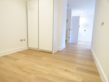 Large unfurnished 1 bedroom Apartment for rent - Photo 2