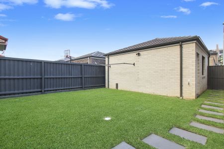 90 William Hart Crescent, Penrith - Photo 2