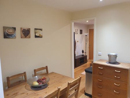 1 Bed Flat, High Street, W3 - Photo 3