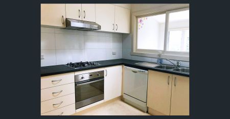 Spacious 2 Bedrooms Unit ( 6 months lease ) - Photo 2