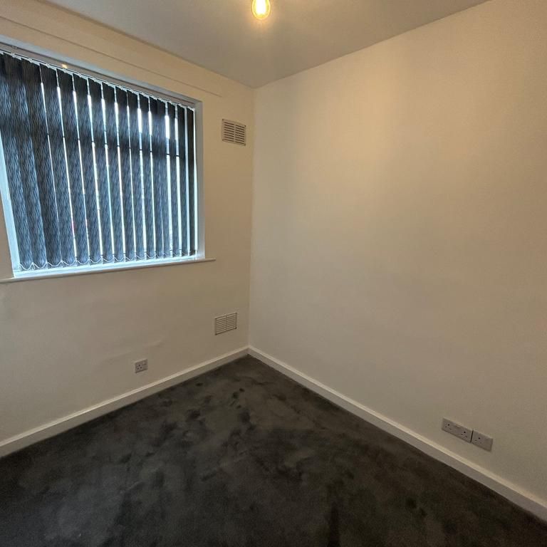 2 bedroom property to rent - Photo 1