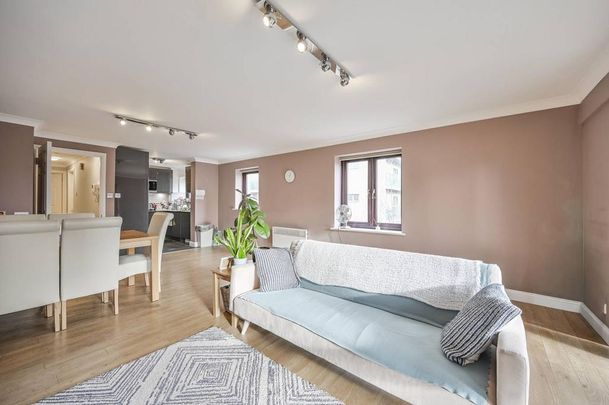 2 bedroom flat to rent - Photo 1