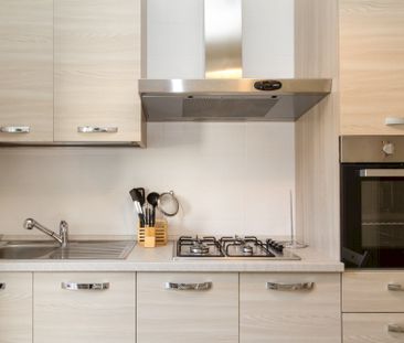 Elegant private room located on Via Maniago - Photo 1