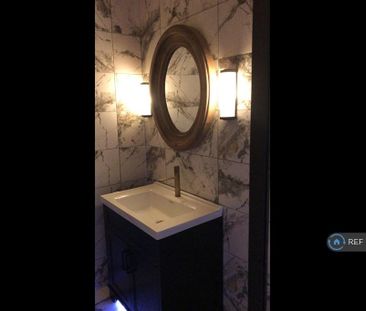 2 bedroom penthouse to rent - Photo 5