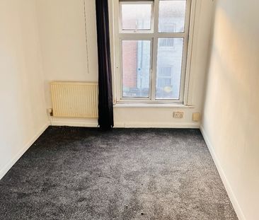 4 Bed Terraced House, Cardigan St, LU1 - Photo 2