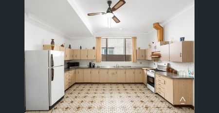 Sensationally Positioned, Bright And Spacious Single Level Three Bedroom Family Home, Only Moments To All Amenities - Photo 5