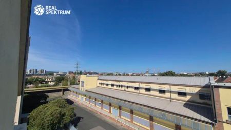 Pronájem světlého a útulného bytu 2+kk s klimatizací a lodžií, Brno - Černovice - Photo 2