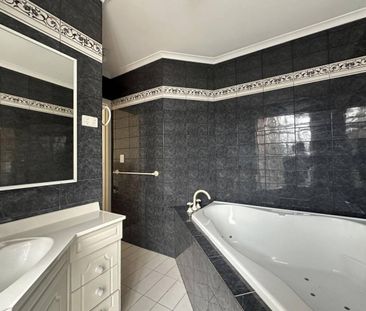 Spacious Family Living in a Prime Seabrook Location - Photo 6