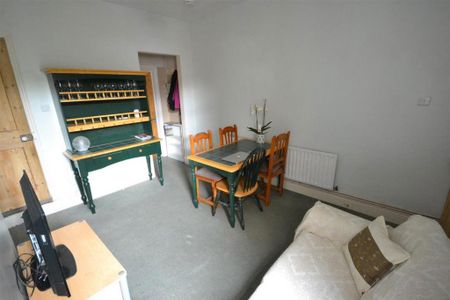 4 bedroom terraced house to rent - Photo 2