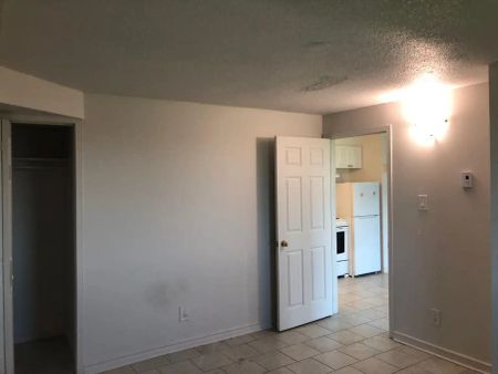 Rideau East Apartments — Big one bedroom at Lees station - Photo 3