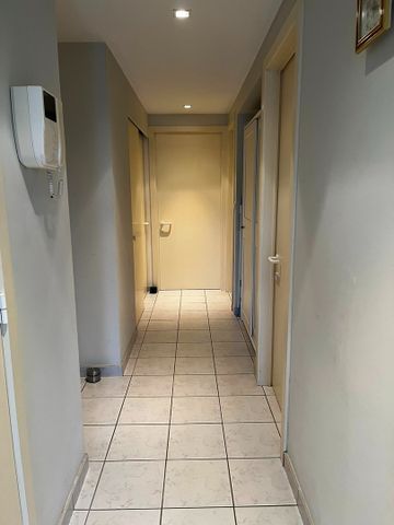 Appartement te huur met twee slaapkamers in Kortrijk. - Photo 4