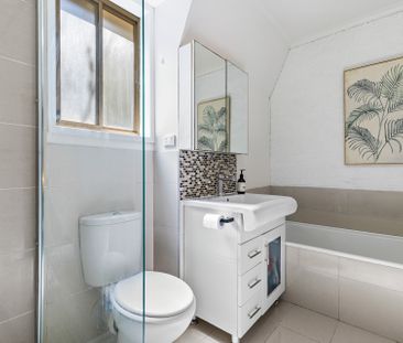 Boutique Bayside Living on the Elwood Border: The Ultimate Indoor-Outdoor Lifestyle - Photo 4