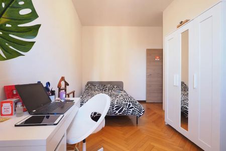 Via Giulio e Corrado Venini, Milan, Lombardy 20124 - Photo 2