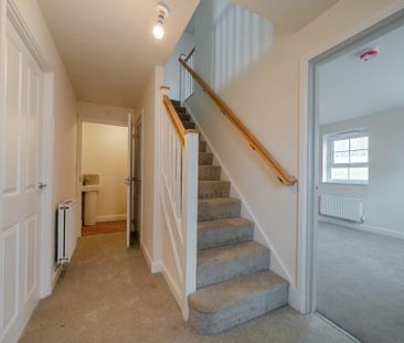 4 bedroom detached house to rent - Photo 3