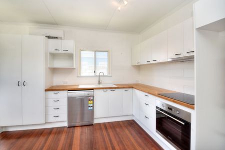 60 Seagull Avenue, Mermaid Beach QLD 4218 - House For Rent | Domain - Photo 3