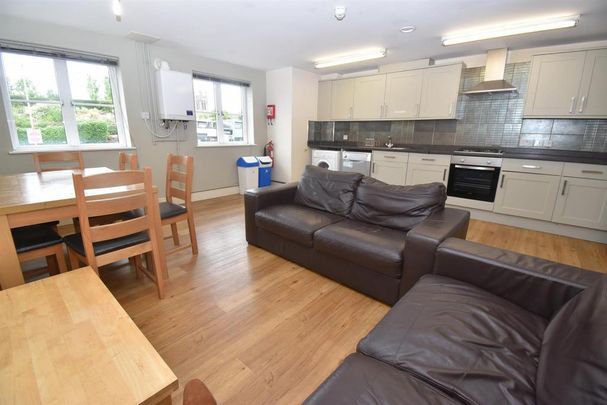 5 bedroom flat to rent - Photo 1