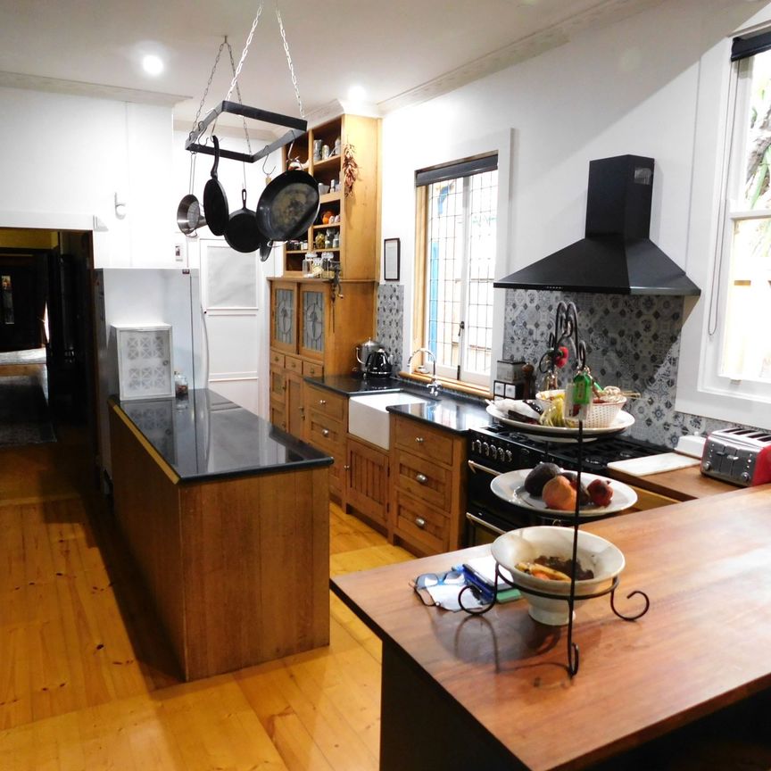 FULLY FURNISHED THREE BEDROOM HOME IN FASHIONABLE SOLDIERS HILL - Photo 1