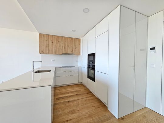 Apartamento novo com lugar de garagem a 5 minutos do centro da cidade! - Photo 1