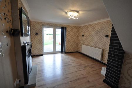 4 bedroom semi-detached house to rent - Photo 3