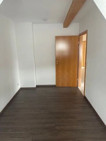 Diese Wohnung wird Ihnen gefallen! 3-R-Dachgeschoß-Wohnung Balkon , Dachboden & Abstellraum - Foto 3