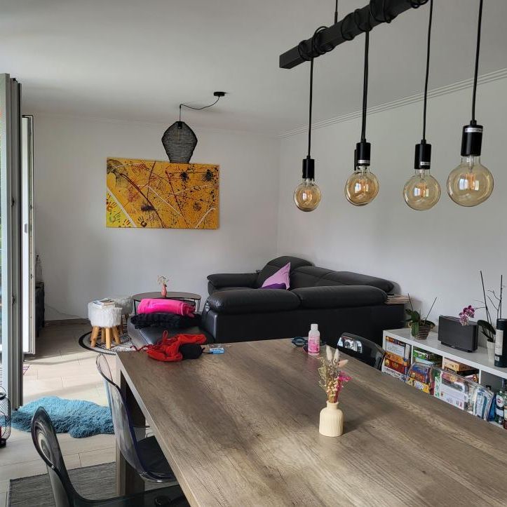 QUARTIER TRES CALME ET FAMILIAL où la campagne s'invite aux abords des localités - Foto 1