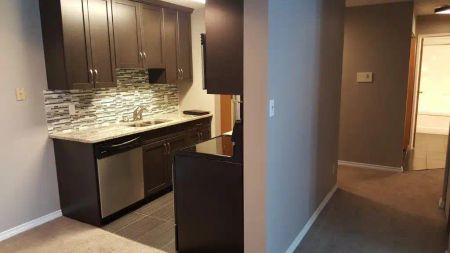 310 Stillwater Drive — 2 Bedroom - Photo 2