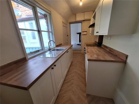 2 bedroom semi-detached house to rent - Photo 5