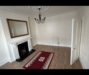 3 Bed Maisonette, Linden Gardens, W4 - Photo 2