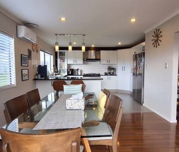 Spacious 5-Bedroom Family home – Prime Albany Location - Photo 3