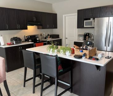 406 Sophia Crescent #Upper Level - Photo 4