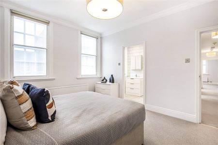 This charming 3rd floor (with lift) apartment has a lovely, bright corner position on Queen Anne Street and Welbeck Street, in the heart of Marylebone Village. - Photo 2