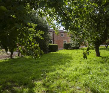 4 bedroom detached house to rent - Photo 6