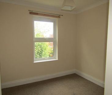 3 bed Terraced - To Let - Photo 5