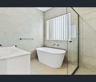 Luxurious Family Living in Wilton! - Photo 5