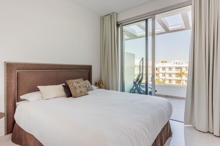 Luxury penthouse for rent in Estepona, Andalusia - Photo 4