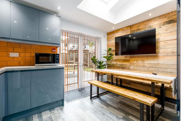 1 bedroom in a house share to rent - Photo 1