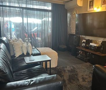 Charming 1BR Flat in Hamilton Central - Photo 4