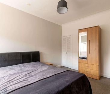 4 bedroom flat share to rent - Photo 1