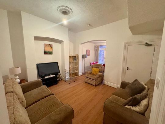 13 Ashley Avenue, Belfast, BT9 7BT - Photo 1